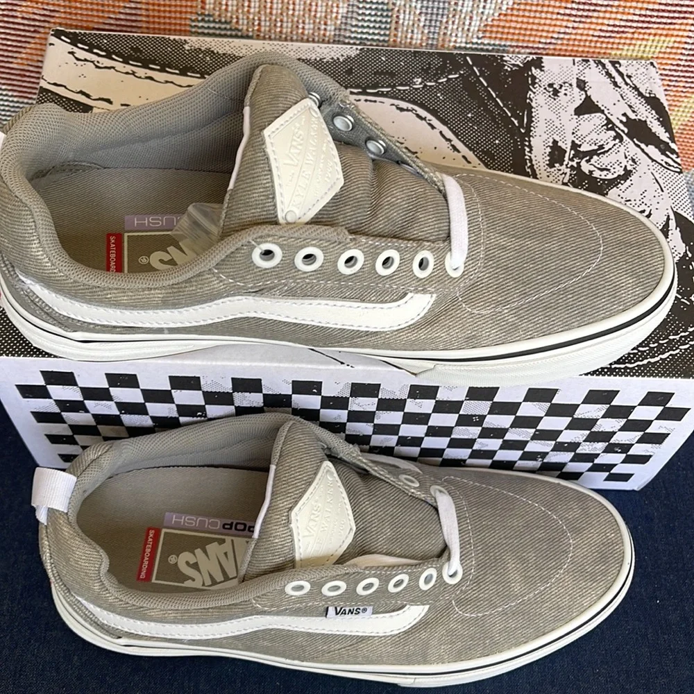 Vans WMNS Kyle Walker (Denim) Gray/White
VN0A5JIE9BM
Sneakers - athletic shoes - Picture 3 of 16